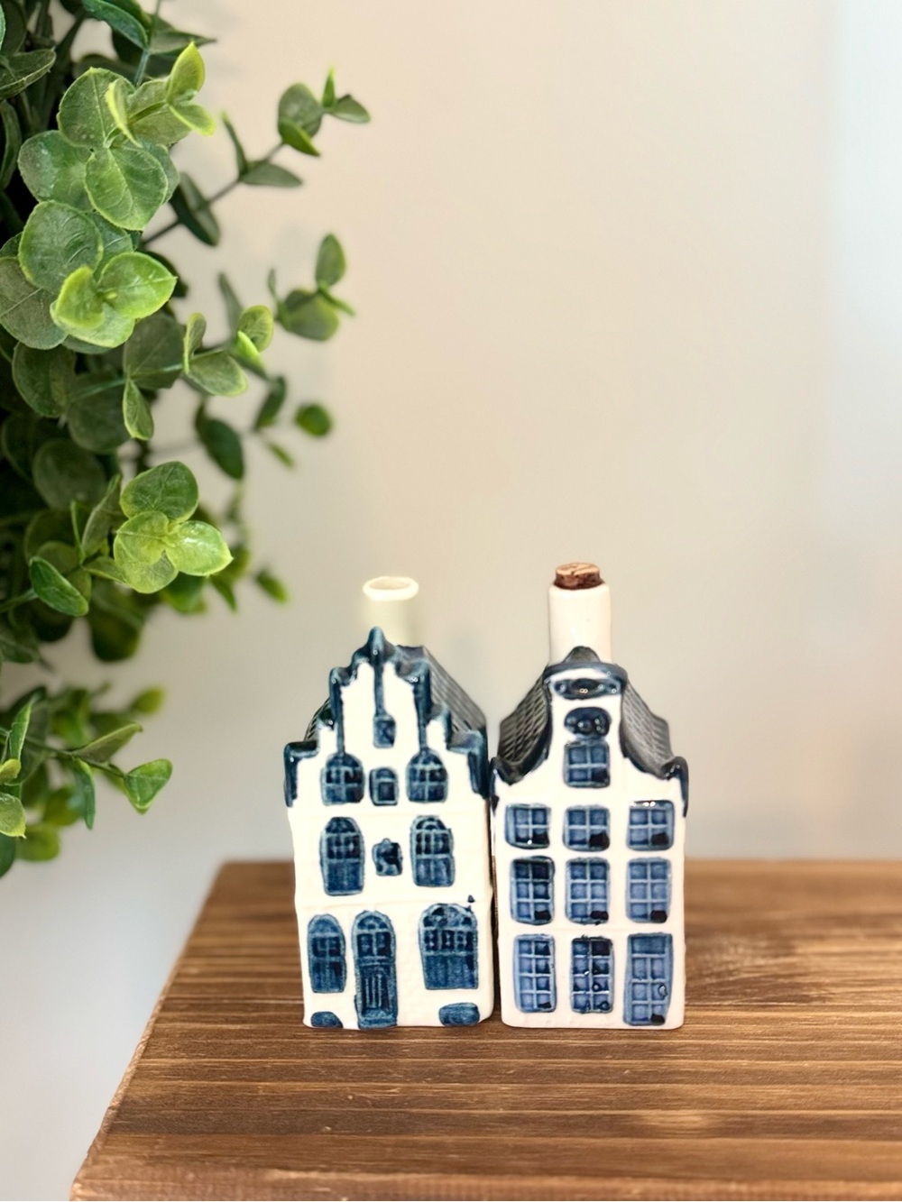 Set of KLM Delft Blue Houses - Picture 2 of 7